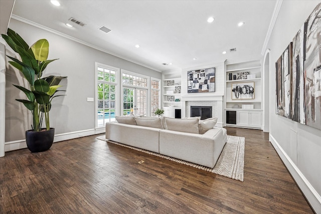 living area featuring ornamental molding, a fireplace, wood finished floors, recessed lighting, and built in shelves