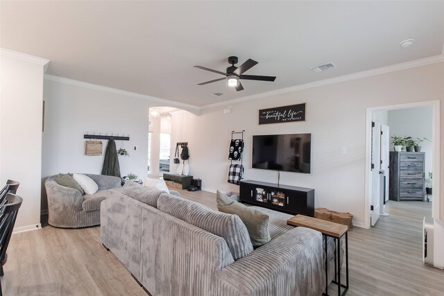 816 Killam Dr, Temple, TX 76502 - living area featuring arched walkways, a ceiling fan, crown molding, light wood-type flooring, and baseboards
