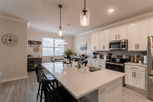 816 Killam Dr, Temple, TX 76502 - kitchen featuring stainless steel appliances, light wood finished floors, white cabinetry, crown molding, and decorative backsplash