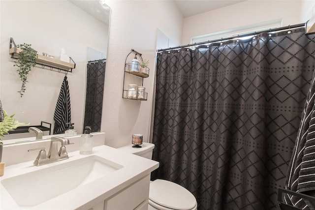 816 Killam Dr, Temple, TX 76502 - full bath featuring toilet, vanity, and a shower with shower curtain