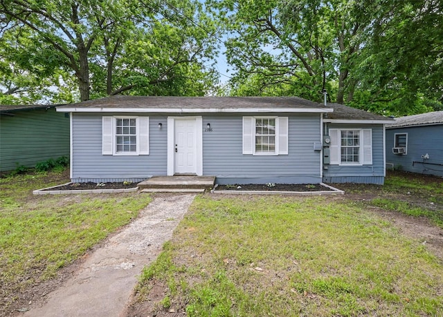 2906 W Parnell St, Denison, TX 75020 - view of front of property featuring a front yard and cooling unit
