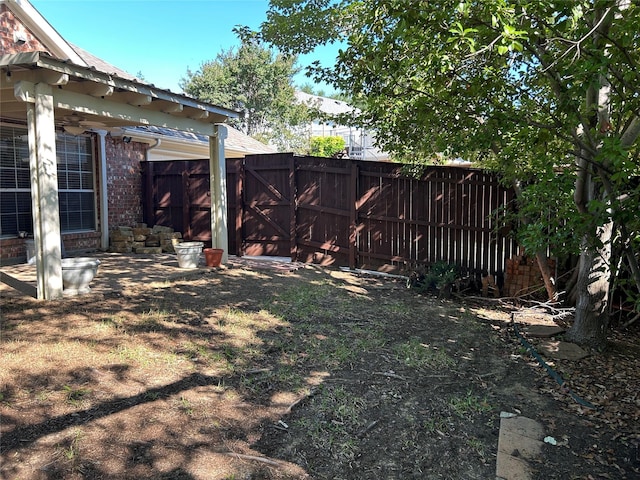 5900 Sandhill Cir, The Colony, TX 75056 - view of yard with fence