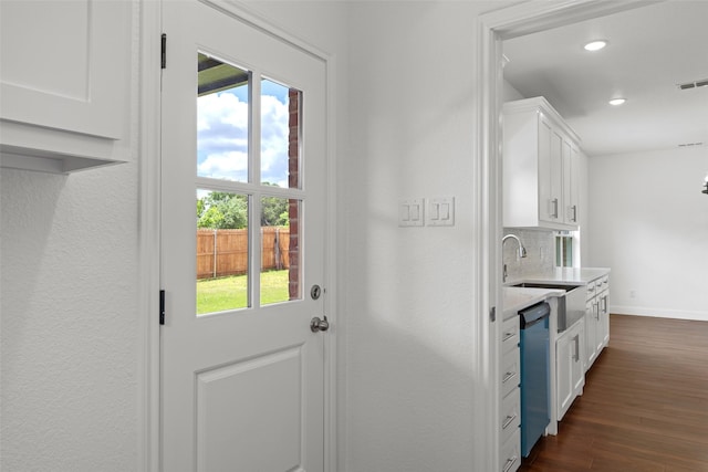 doorway with a sink, dark wood-style floors, baseboards, and recessed lighting