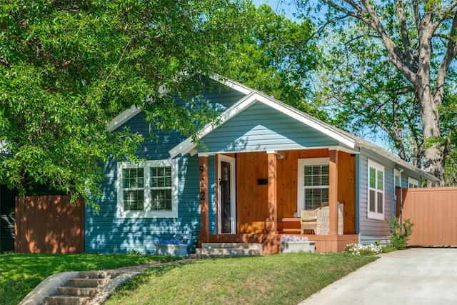 922 S Waverly Dr, Dallas, TX 75208 - view of front facade with a porch