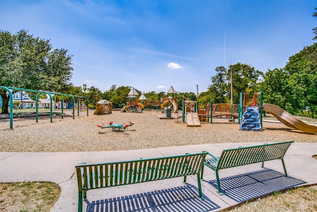 922 S Waverly Dr, Dallas, TX 75208 - view of community play area