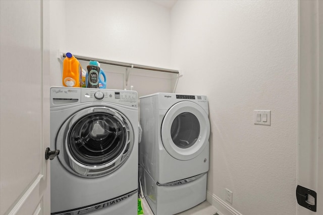 512 Navo Rd, Little Elm, TX 75068 - laundry area featuring washing machine and clothes dryer