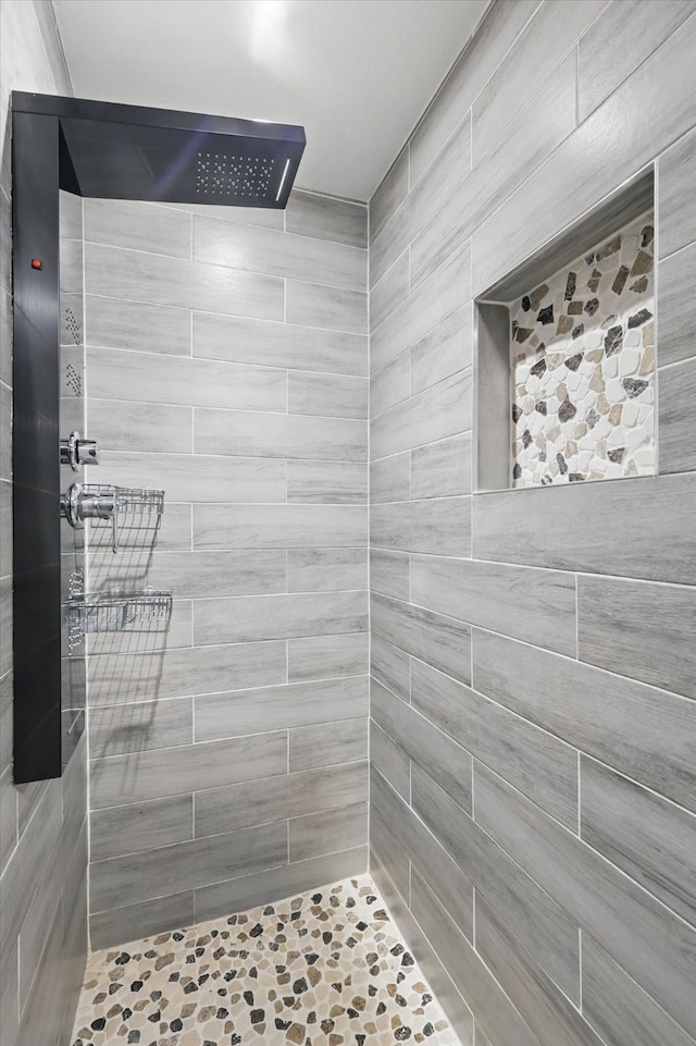 4816 Reynolds Rd, North Richland Hills, TX 76180 - bathroom featuring a tile shower