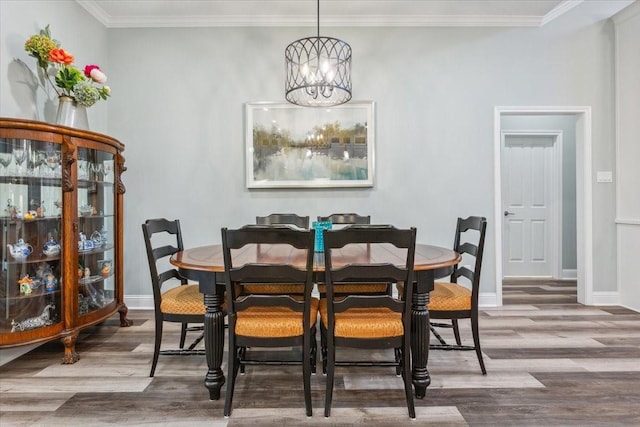 207 Merrifield Dr, Woodway, TX 76712 - dining area featuring wood finished floors, baseboards, a chandelier, and crown molding