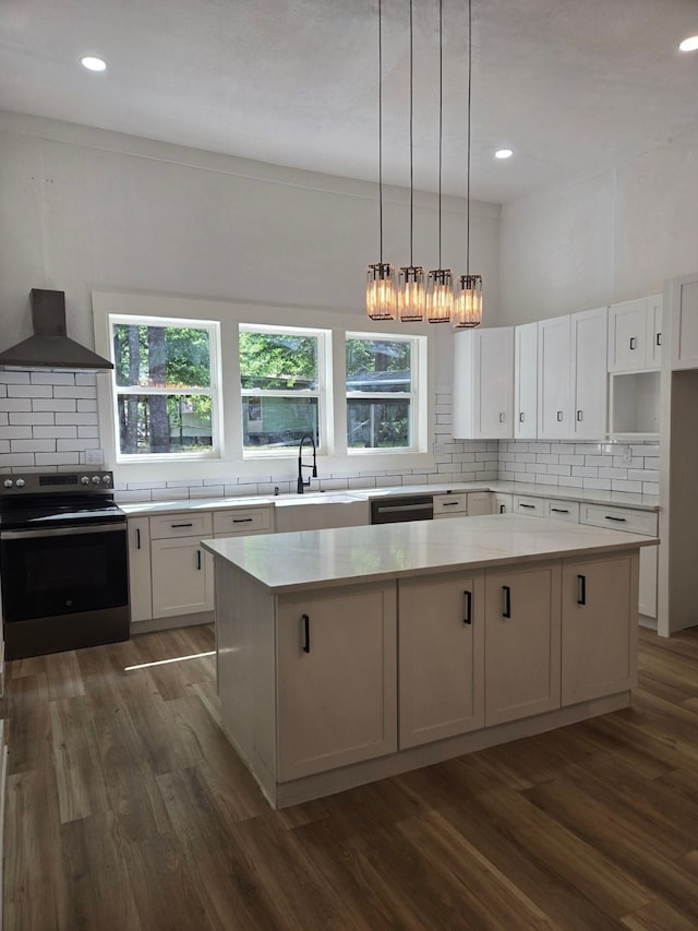 109 Anderson Ln, Mabank, TX 75156 - kitchen with electric range, wall chimney range hood, a sink, a kitchen island, and tasteful backsplash