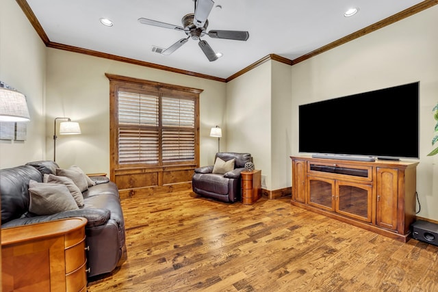 living room featuring wood finished floors, ceiling fan, recessed lighting, crown molding, and baseboards