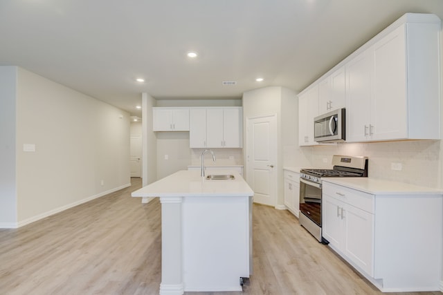 506 Stagg St, Mckinney, TX 75069 - kitchen with appliances with stainless steel finishes, a sink, decorative backsplash, light wood-type flooring, and recessed lighting