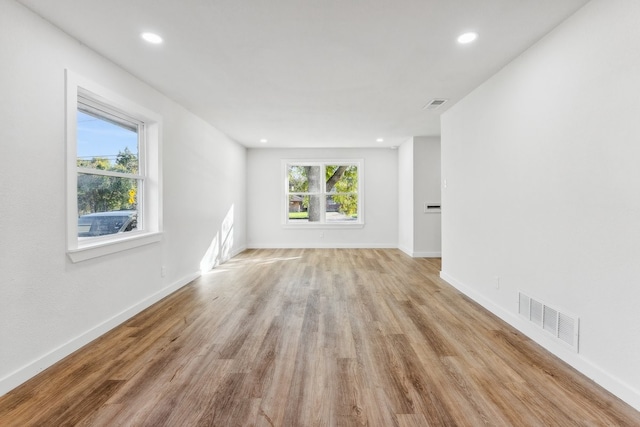 unfurnished room featuring light wood-style floors, recessed lighting, and baseboards
