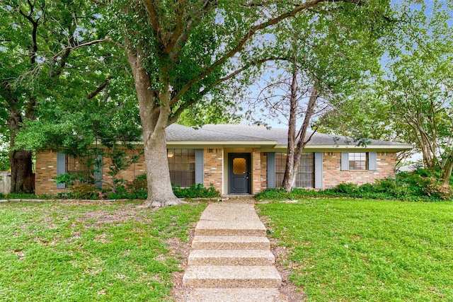 view of front of property featuring a front lawn and brick siding