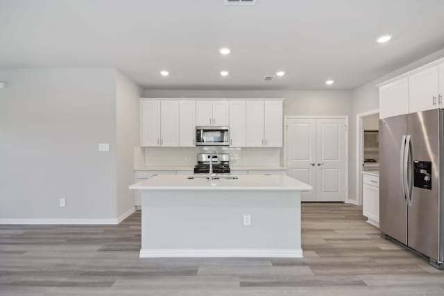 512 Willet Dr, Mckinney, TX 75069 - kitchen featuring stainless steel appliances, backsplash, an island with sink, light wood-style flooring, and recessed lighting