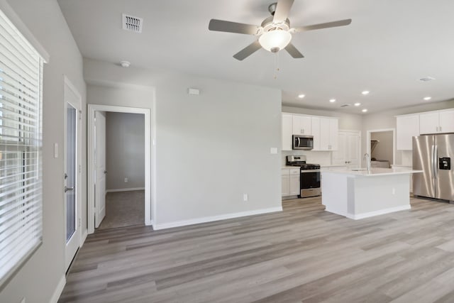 512 Willet Dr, Mckinney, TX 75069 - kitchen featuring appliances with stainless steel finishes, a sink, light wood-style flooring, recessed lighting, and a ceiling fan