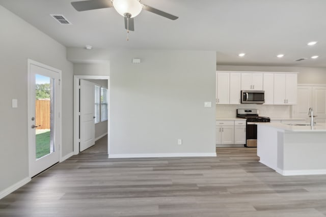 512 Willet Dr, Mckinney, TX 75069 - kitchen featuring appliances with stainless steel finishes, a sink, recessed lighting, light wood-style floors, and backsplash