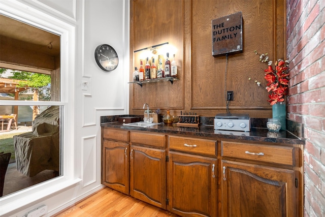indoor wet bar featuring light wood-style floors