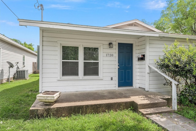 1720 Bagby Ave, Waco, TX 76706 - shotgun-style home with central AC unit and a front lawn