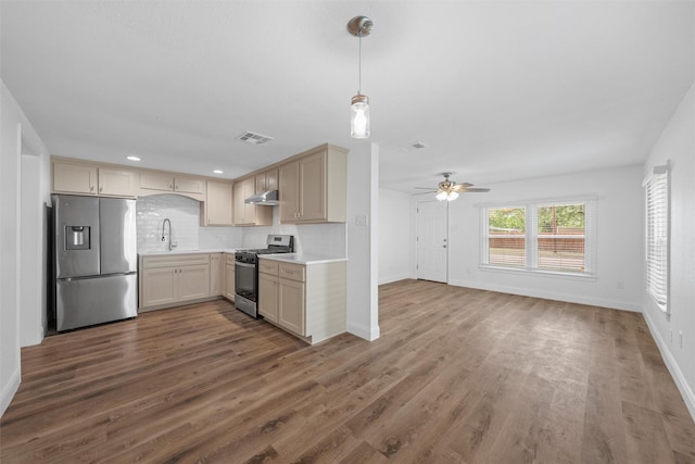 1720 Bagby Ave, Waco, TX 76706 - kitchen featuring appliances with stainless steel finishes, a sink, ceiling fan, decorative backsplash, and light countertops