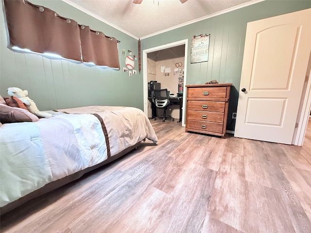 108 Martha Dr, Winnsboro, TX 75494 - bedroom featuring crown molding, a textured ceiling, light wood-style floors, a ceiling fan, and a desk