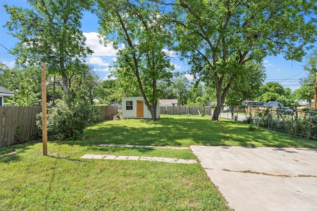 3801 Homan Ave, Waco, TX 76707 - view of yard with a storage unit and an outdoor structure
