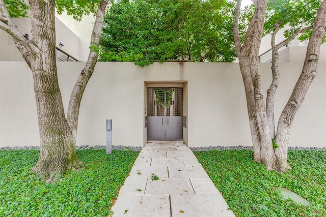 4335 Travis St, Dallas, TX 75205 - property entrance featuring stucco siding