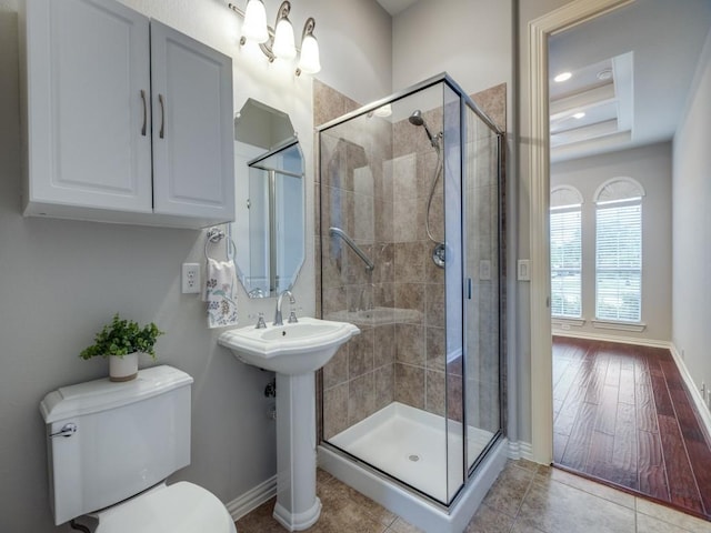 5924 Deerwood Ln, Frisco, TX 75036 - full bathroom featuring baseboards, a shower stall, and toilet
