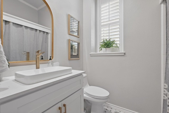 3921 Overlake Dr, Plano, TX 75023 - full bath featuring toilet, crown molding, vanity, and baseboards