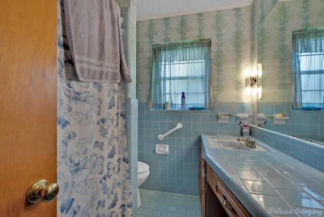 3315 Surrey Rd, Shreveport, LA 71105 - full bathroom featuring wallpapered walls, a wainscoted wall, vanity, healthy amount of natural light, and tile walls