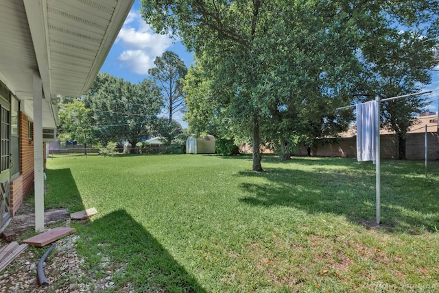 3315 Surrey Rd, Shreveport, LA 71105 - view of yard with a storage shed and an outdoor structure