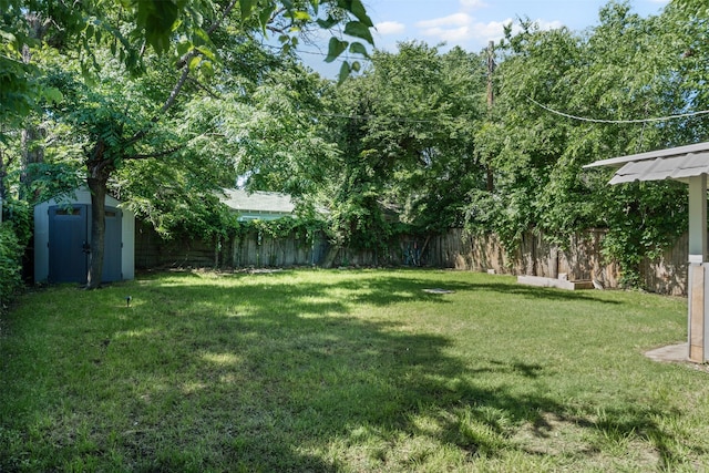 1217 Hawthorne Ave, Fort Worth, TX 76110 - view of yard featuring a storage unit and an outdoor structure