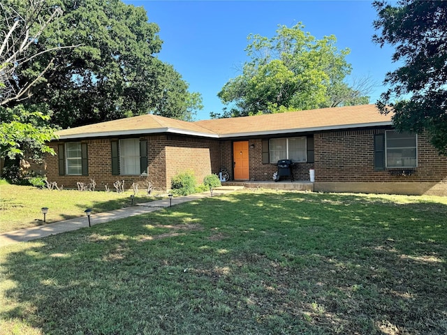 1400 Royal Ln, Cisco, TX 76437 - ranch-style home with a front lawn and brick siding