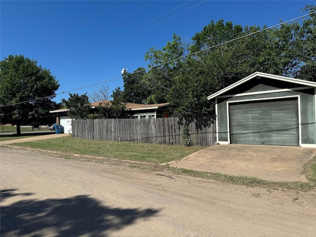 1400 Royal Ln, Cisco, TX 76437 - detached garage featuring fence and concrete driveway