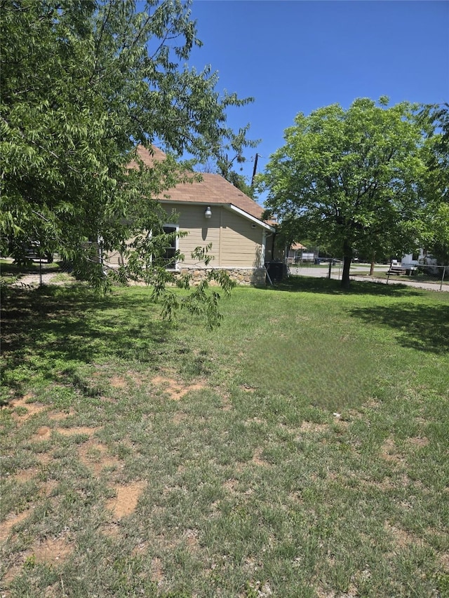 811 Vincent St, Brownwood, TX 76801 - view of yard