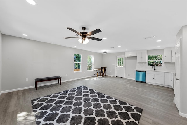 2208 Jane St, Waco, TX 76711 - unfurnished room featuring a sink, a ceiling fan, plenty of natural light, light wood-type flooring, and recessed lighting