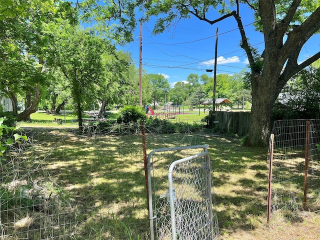 509 W Sears St, Denison, TX 75020 - view of yard featuring fence