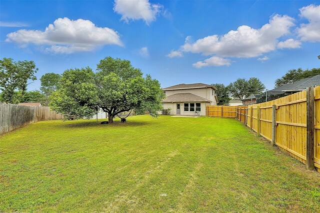 6917 Tessla Dr, Dallas, TX 75241 - view of yard