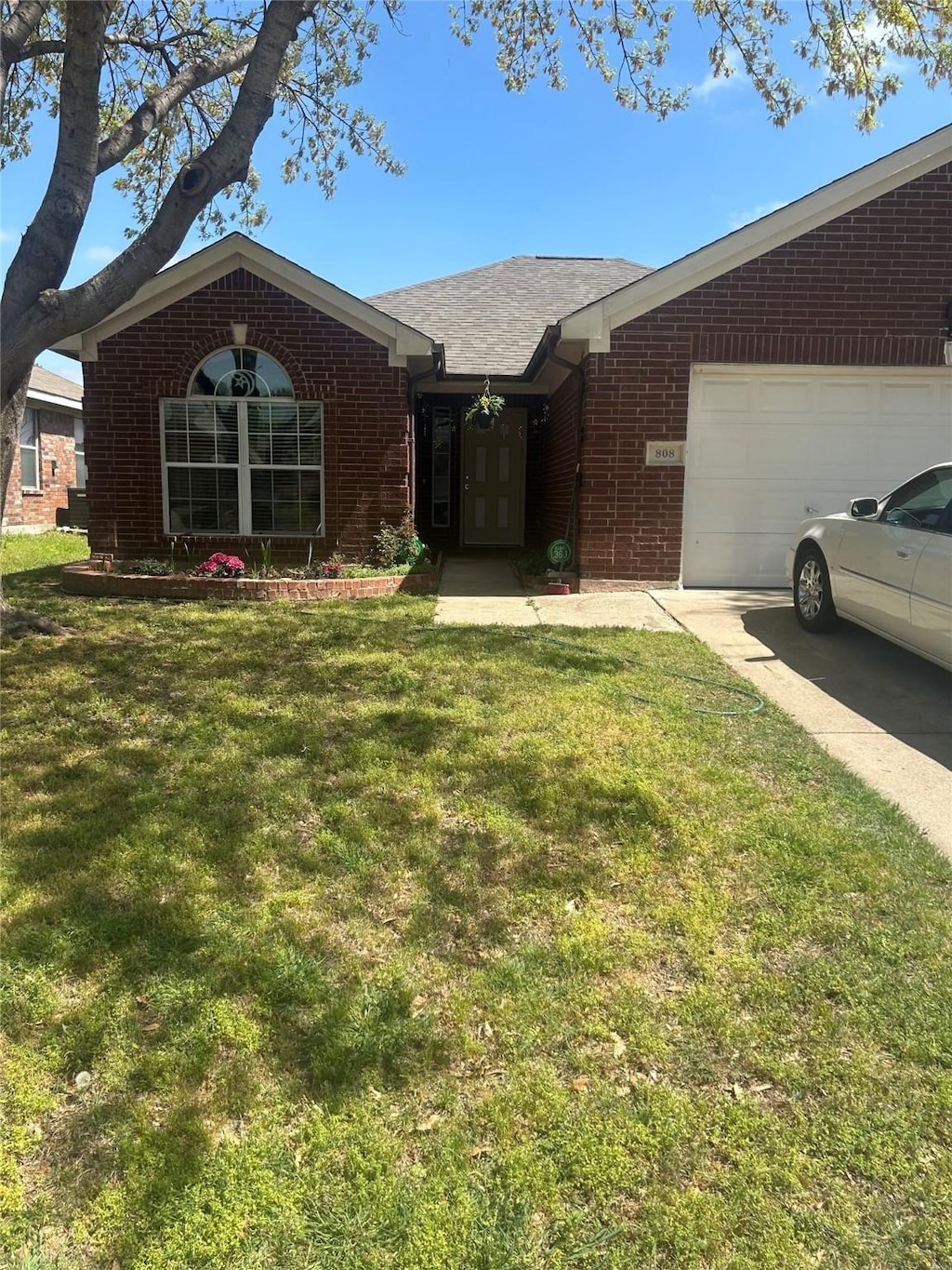 808 Stags Leap Dr, Mckinney, TX 75071 - single story home featuring brick siding, an attached garage, and a front lawn