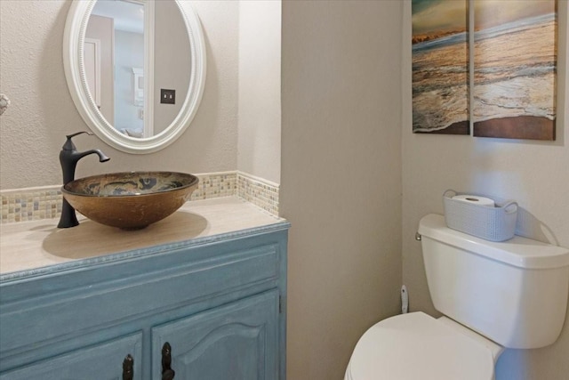 228 Mccarley Pl, Mckinney, TX 75071 - bathroom with toilet, vanity, and tasteful backsplash
