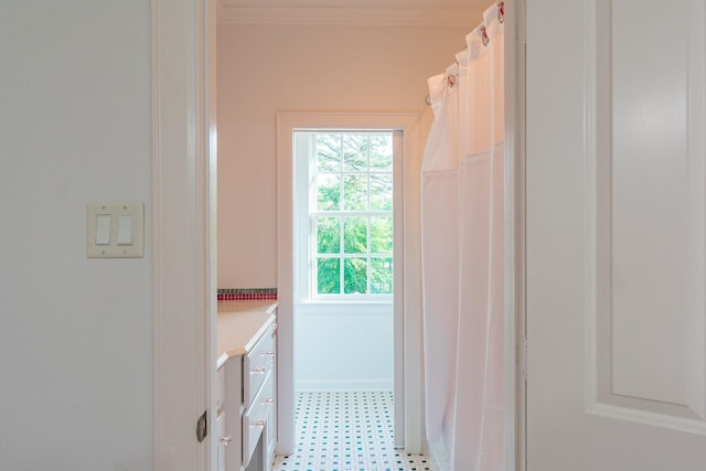 full bathroom featuring a shower with shower curtain