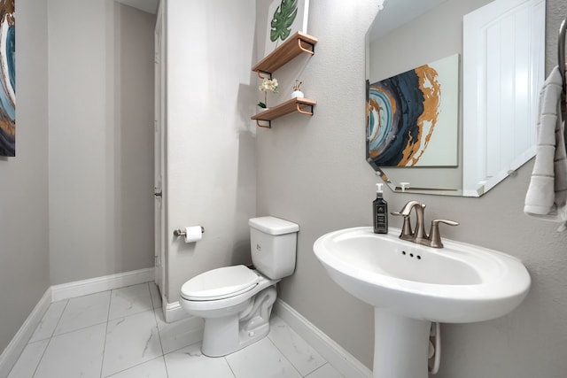 4533 Cheetah Trl, Frisco, TX 75034 - half bath featuring marble finish floors, toilet, and baseboards