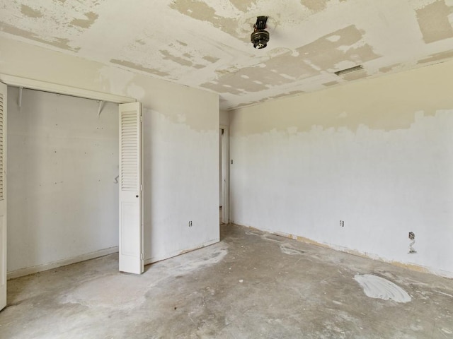 110 Twin Cir, Wortham, TX 76693 - unfurnished room with concrete floors