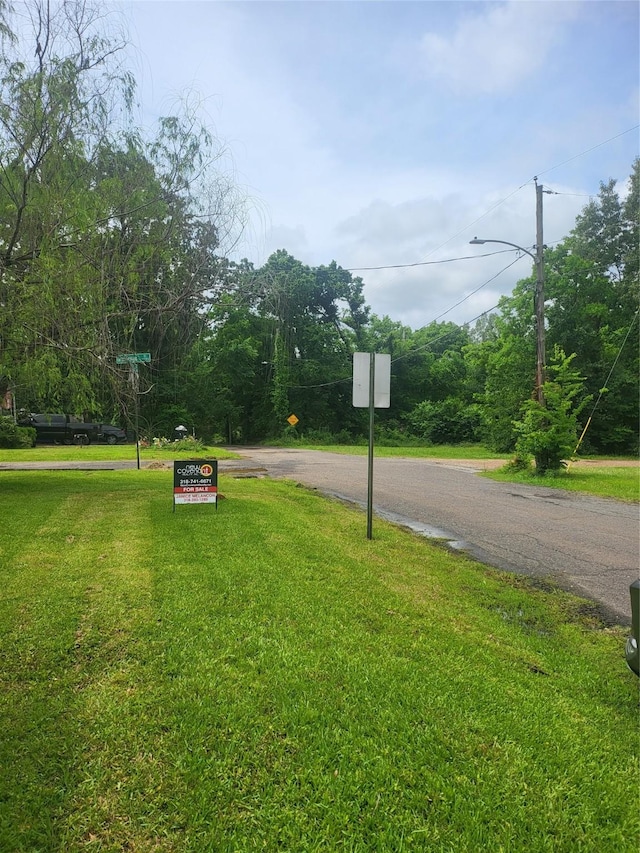 1724 Dickinson St, Shreveport, LA 71103 - view of asphalt street featuring street lighting