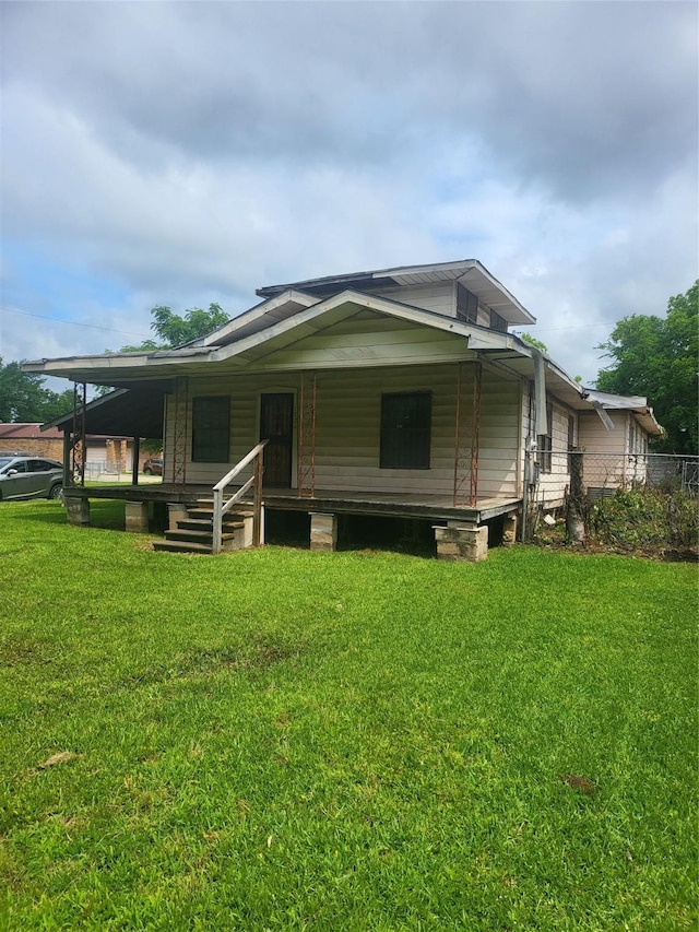 1724 Dickinson St, Shreveport, LA 71103 - view of front facade featuring a porch and a front lawn