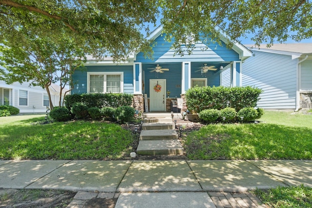 10957 Colonial Heights Ln, Fort Worth, TX 76179 - view of front of home with a ceiling fan, a front yard, and a porch