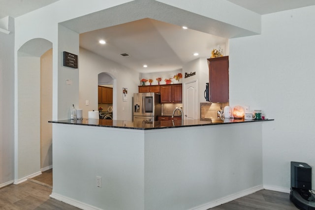 10957 Colonial Heights Ln, Fort Worth, TX 76179 - kitchen featuring stainless steel fridge with ice dispenser, dark wood-style flooring, arched walkways, a sink, and recessed lighting