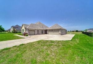 2575 Wincrest Dr, Rockwall, TX 75032 - view of front of house featuring a garage, driveway, and a front yard