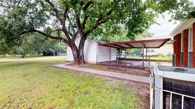1107 Vine St, Weatherford, TX 76086 - view of yard featuring cooling unit and an attached carport