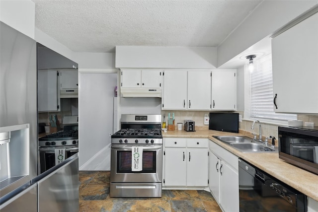 2433 Loyce Dr, Mesquite, TX 75149 - kitchen featuring stainless steel appliances, under cabinet range hood, a sink, decorative backsplash, and a textured ceiling