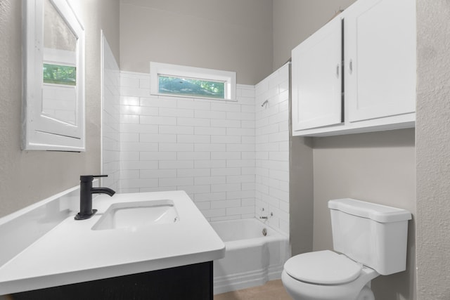 1315 E Pecan St, Gainesville, TX 76240 - full bath with healthy amount of natural light, toilet, vanity, and washtub / shower combination